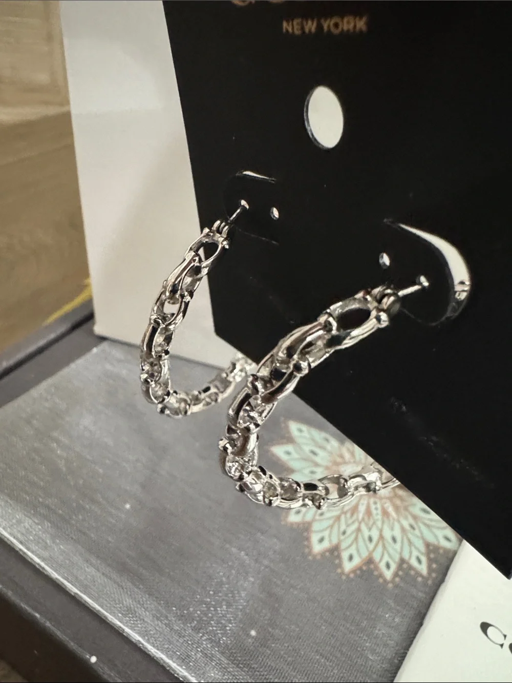 #32 COACH Silver-Tone C-Link Hoop Earrings NWT w Coach Dust Bag & Paperwork - Picture 3 of 5
